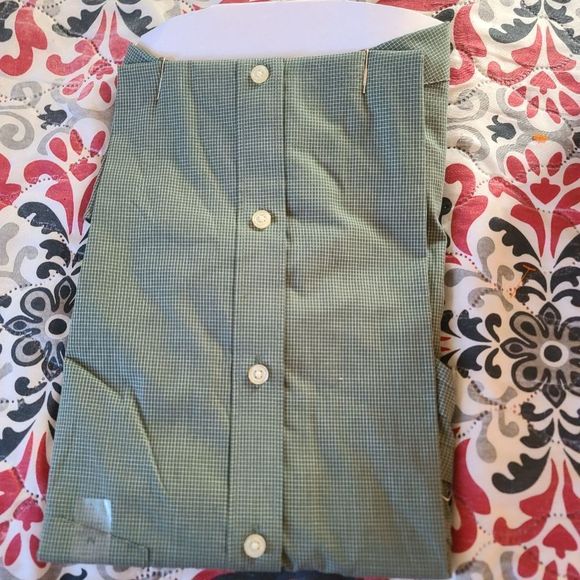 Van Heusen New Classic Fit Dressing Shirt NWT - Picture 9 of 9